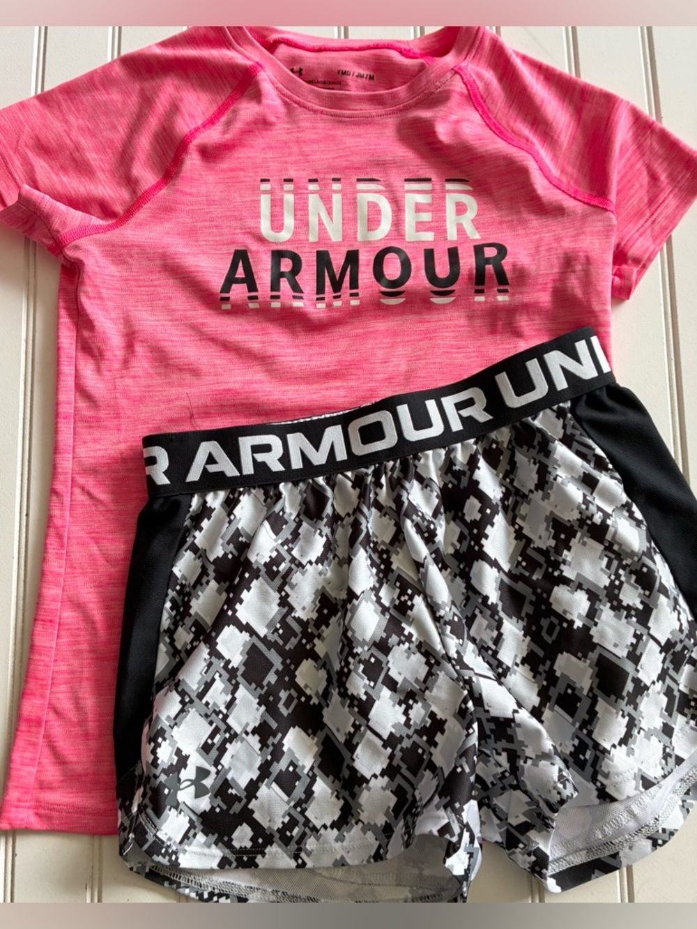 UNDER ARMOUR girls size medium short set